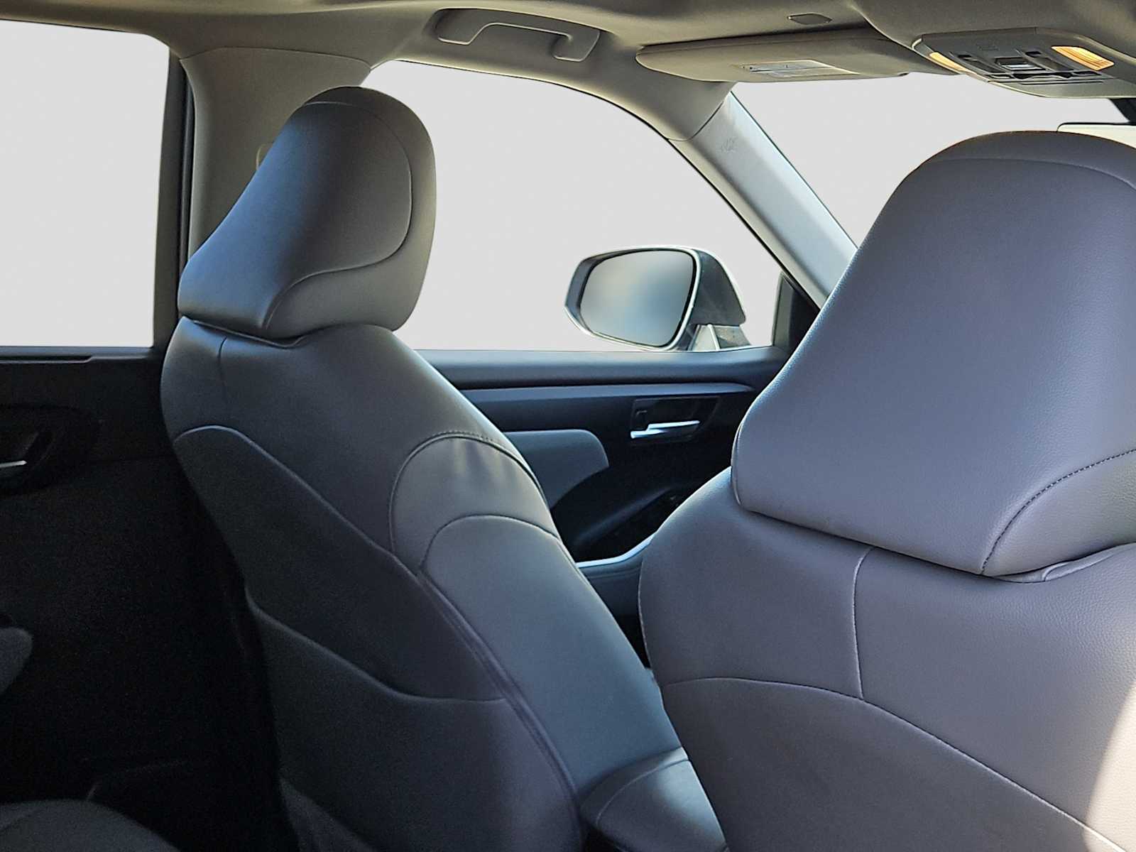 Thumbnail: 2023 Toyota Highlander - 17