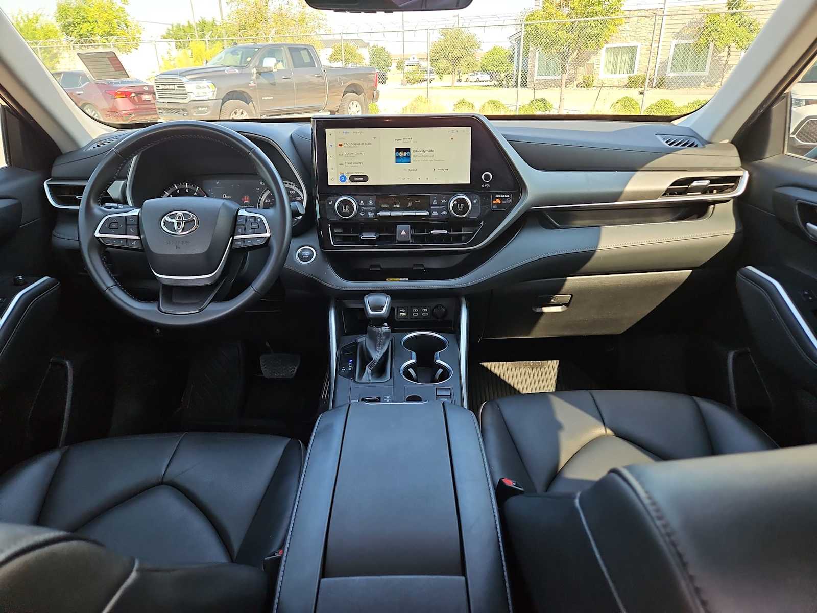 Thumbnail: 2023 Toyota Highlander - 19