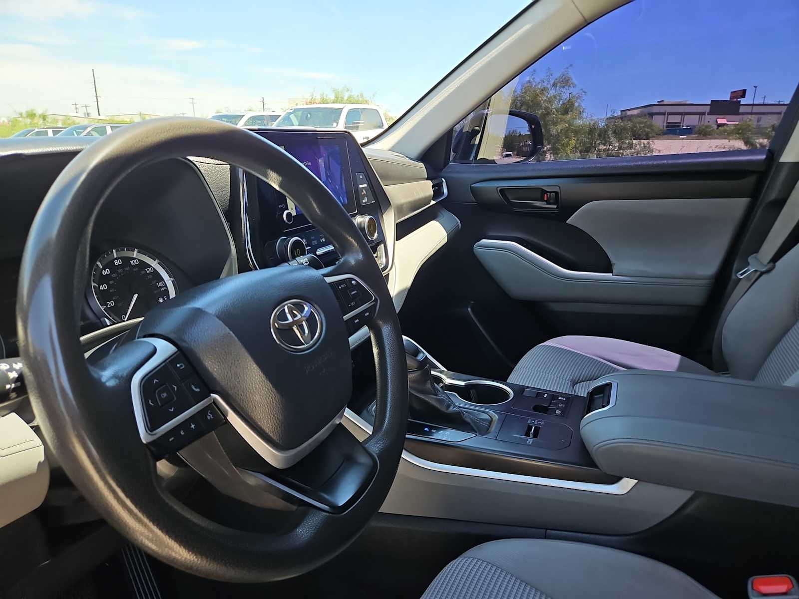 Thumbnail: 2023 Toyota Highlander - 10