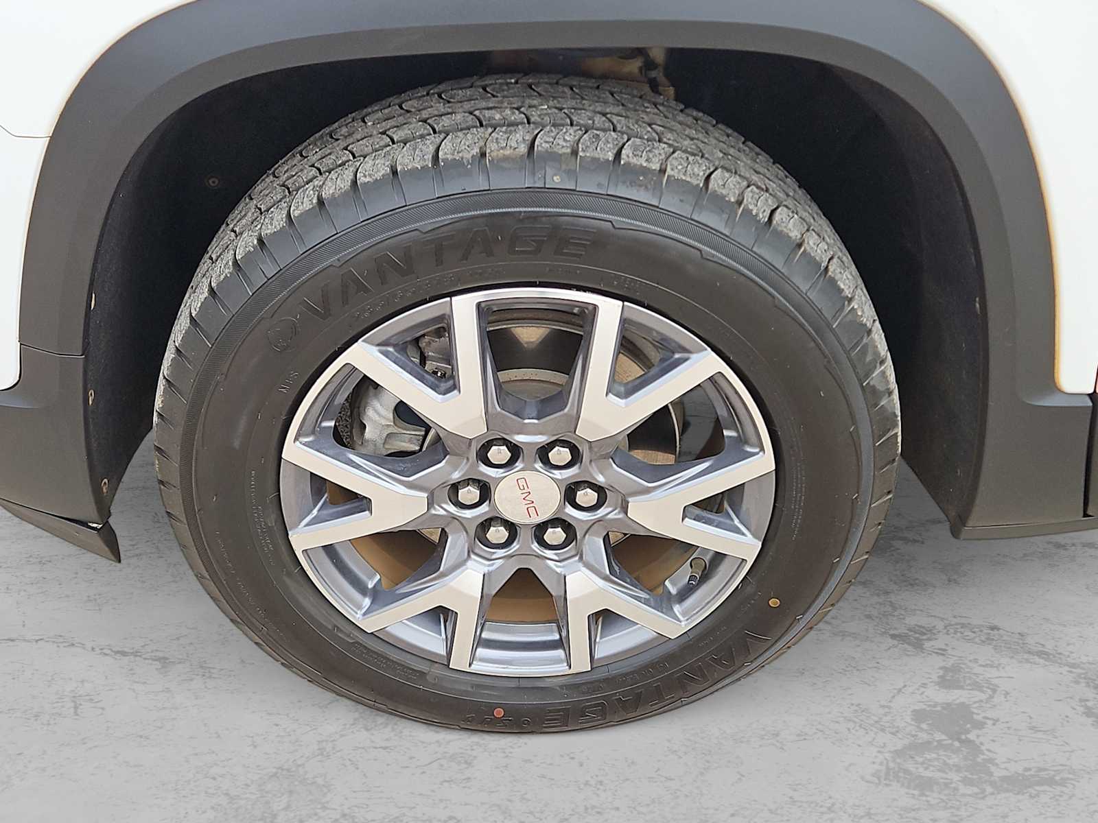 Thumbnail: 2023 GMC Acadia - 12