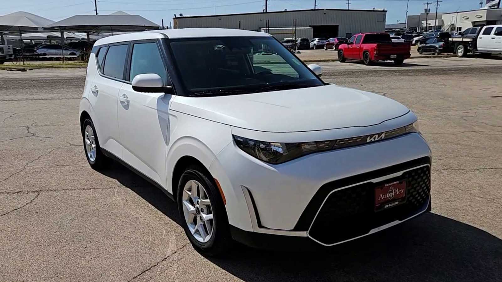 2023 Kia Soul LX photo 2