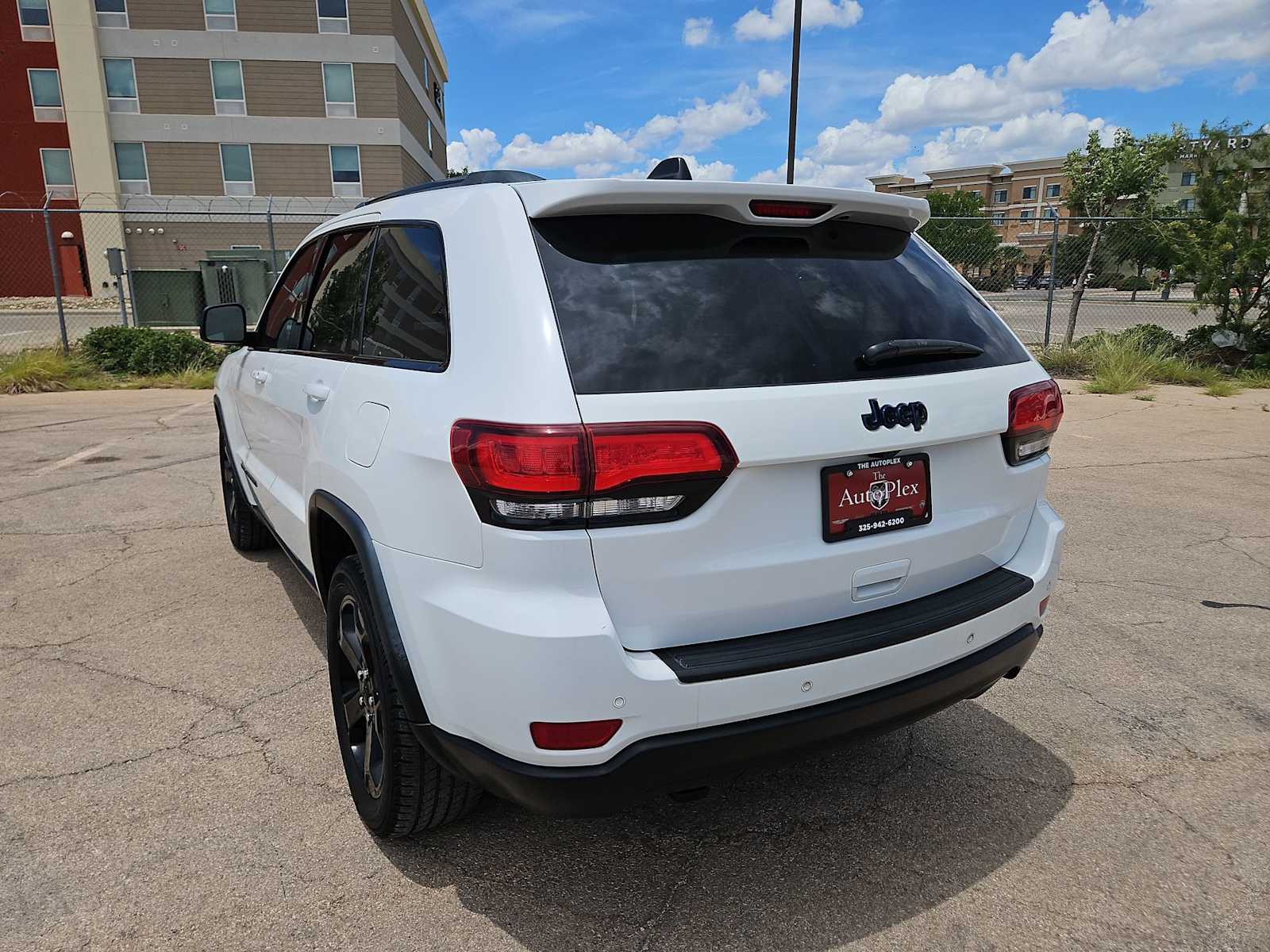 Thumbnail: 2020 Jeep Grand Cherokee - 12