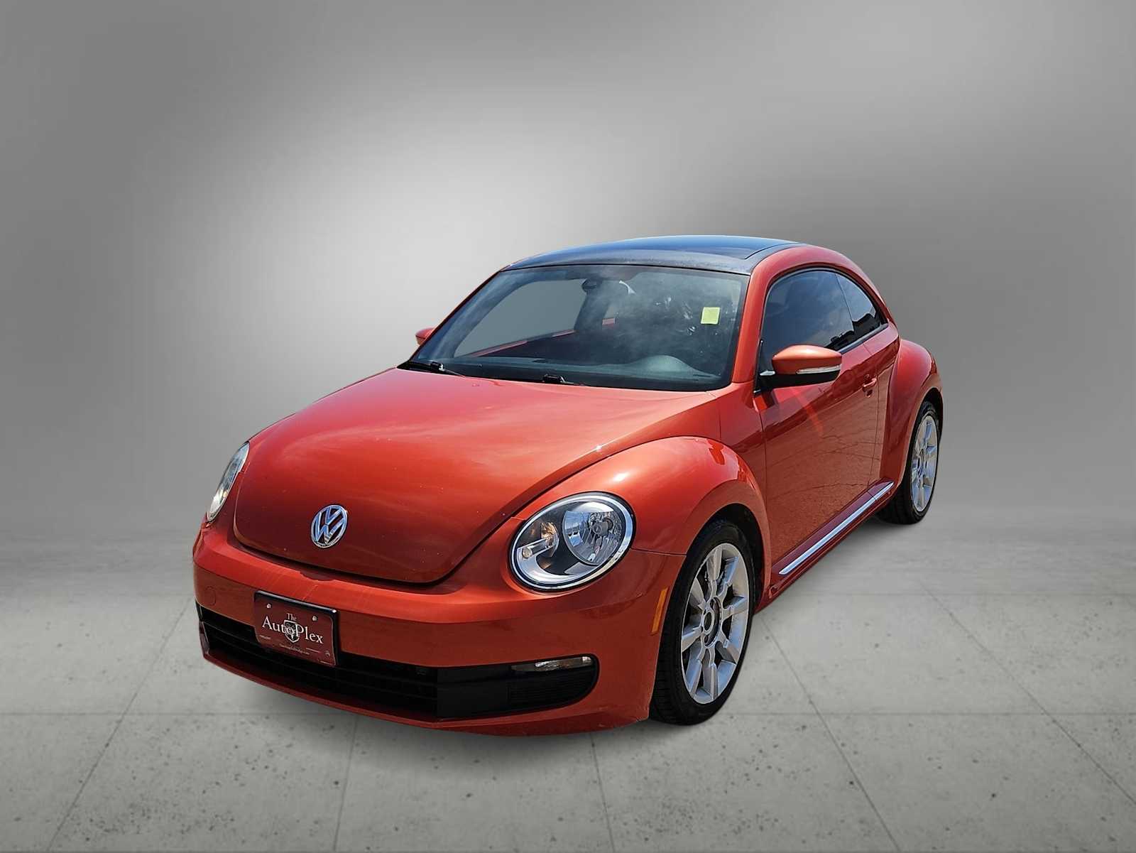 2016 Volkswagen Beetle SE Hero Image