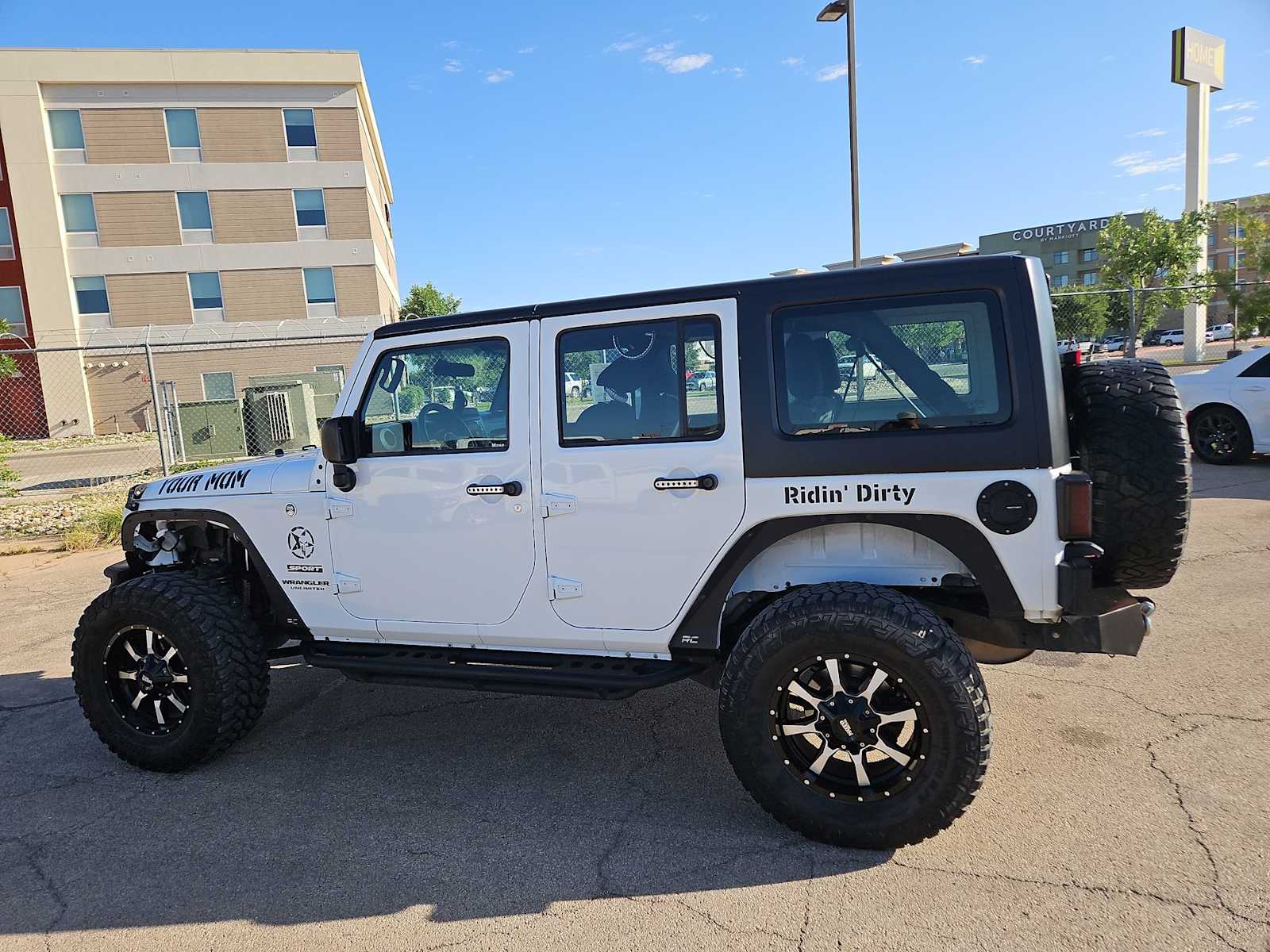 Thumbnail: 2017 Jeep Wrangler - 11