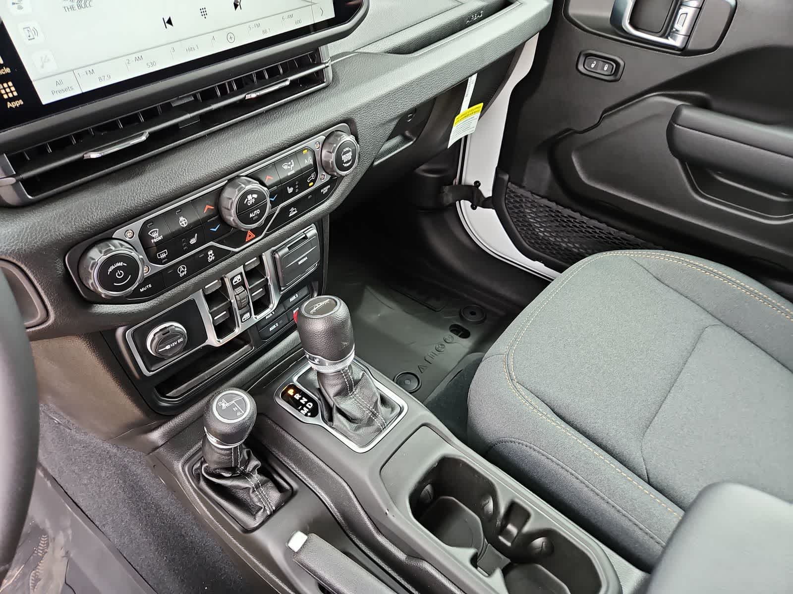 Thumbnail: 2024 Jeep Gladiator - 24