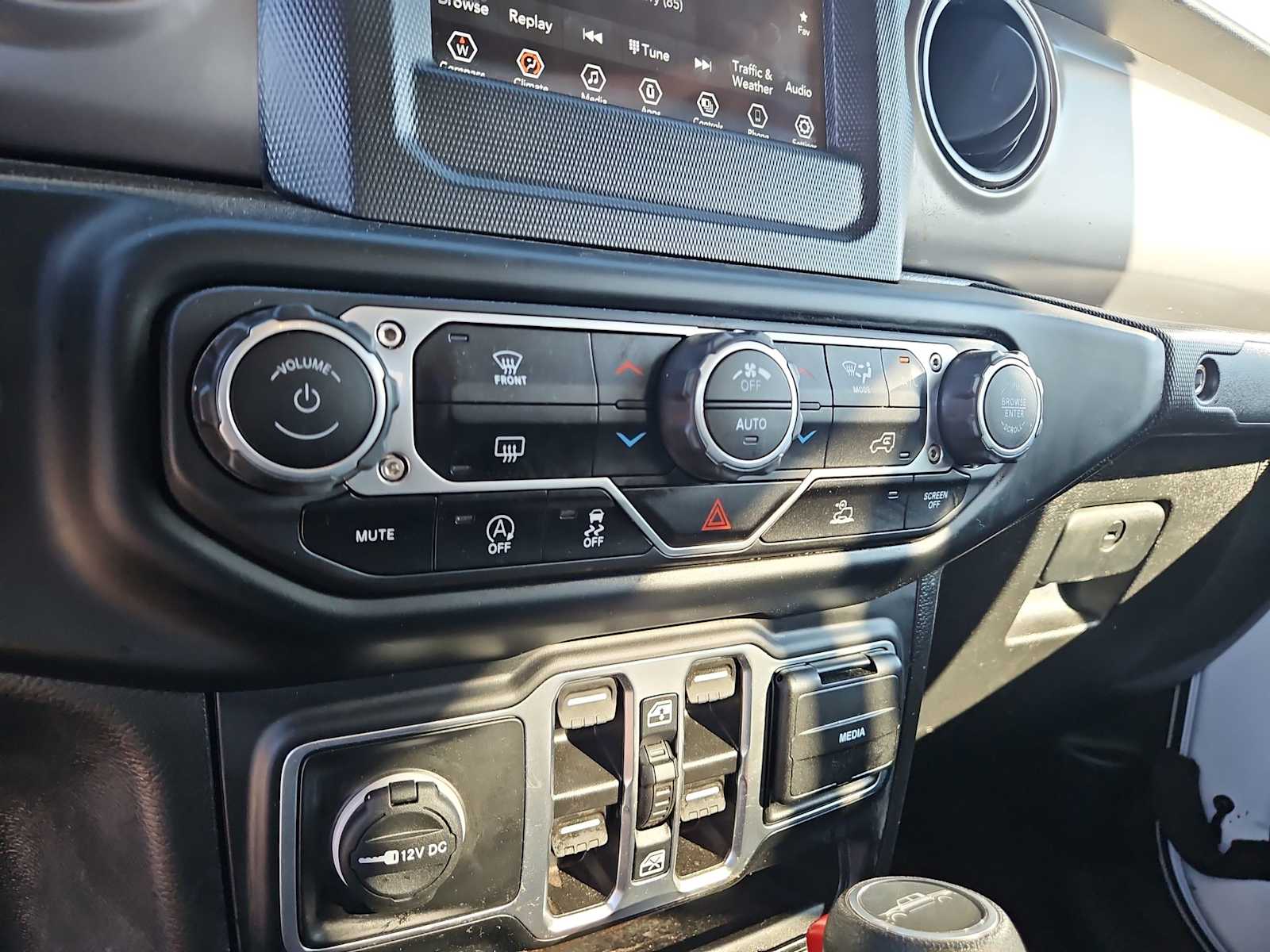 Thumbnail: 2023 Jeep Gladiator - 28