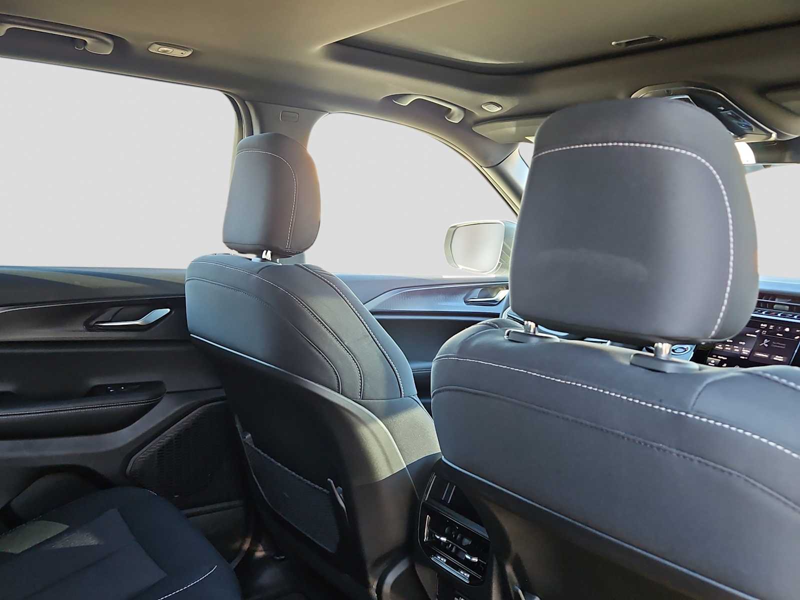 Thumbnail: 2025 Jeep Grand Cherokee - 16