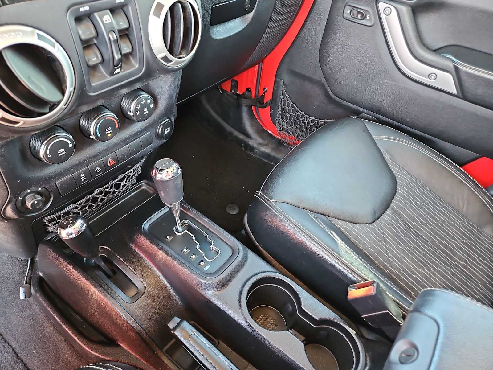 Thumbnail: 2014 Jeep Wrangler - 24