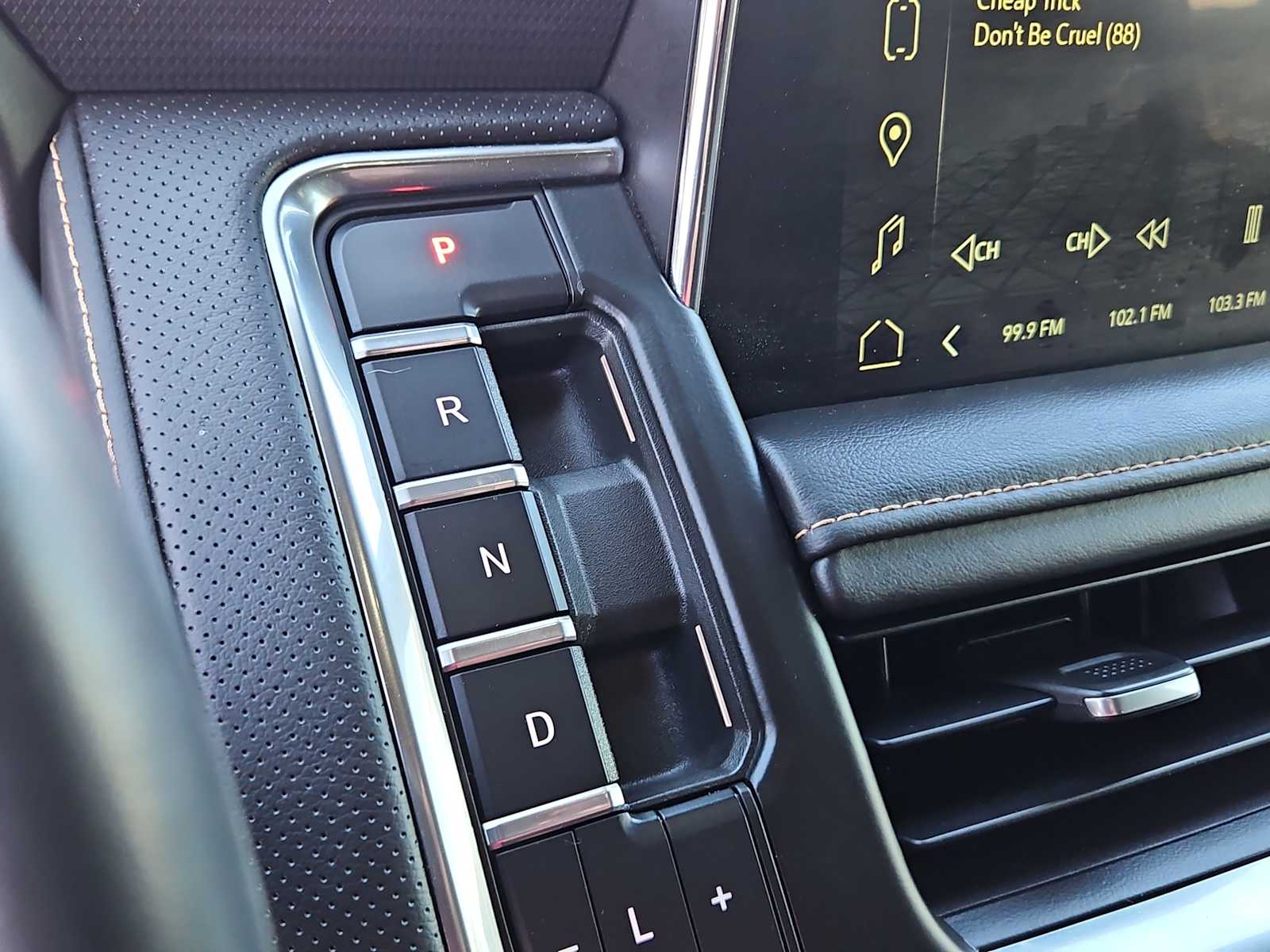 Thumbnail: 2022 GMC Yukon XL - 21