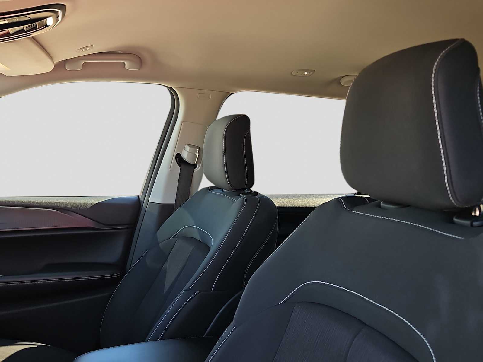 Thumbnail: 2024 Jeep Grand Cherokee L - 16