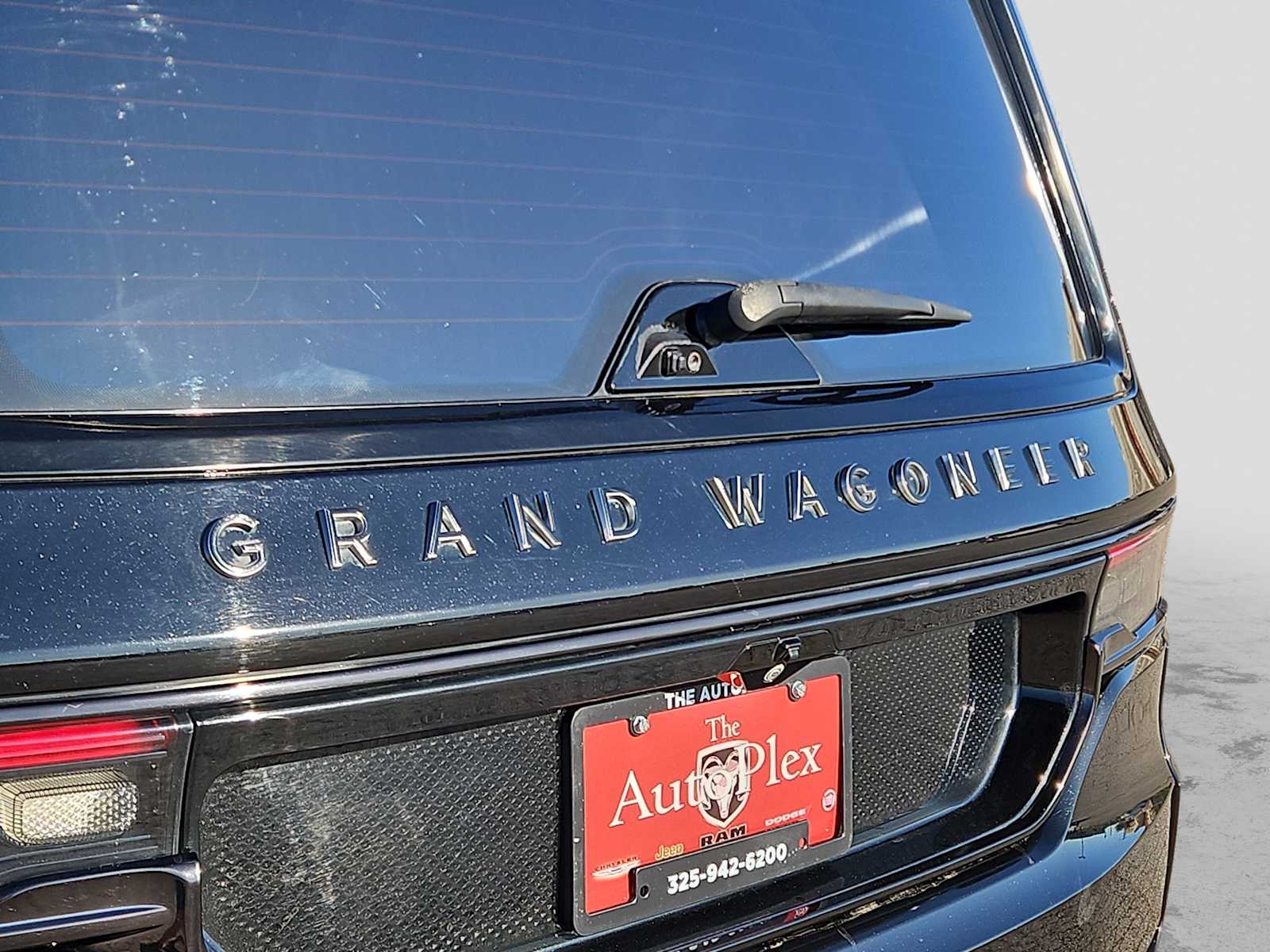 Thumbnail: 2022 Jeep Grand Wagoneer - 11