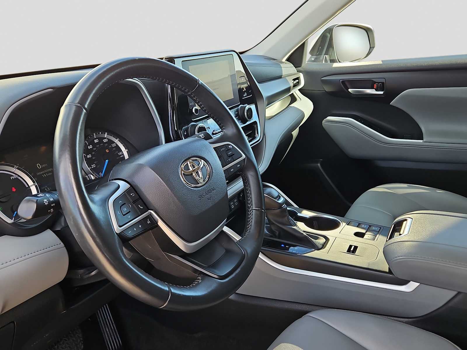 Thumbnail: 2023 Toyota Highlander - 10