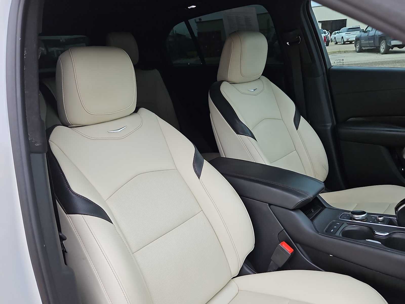 Thumbnail: 2021 Cadillac XT4 - 21