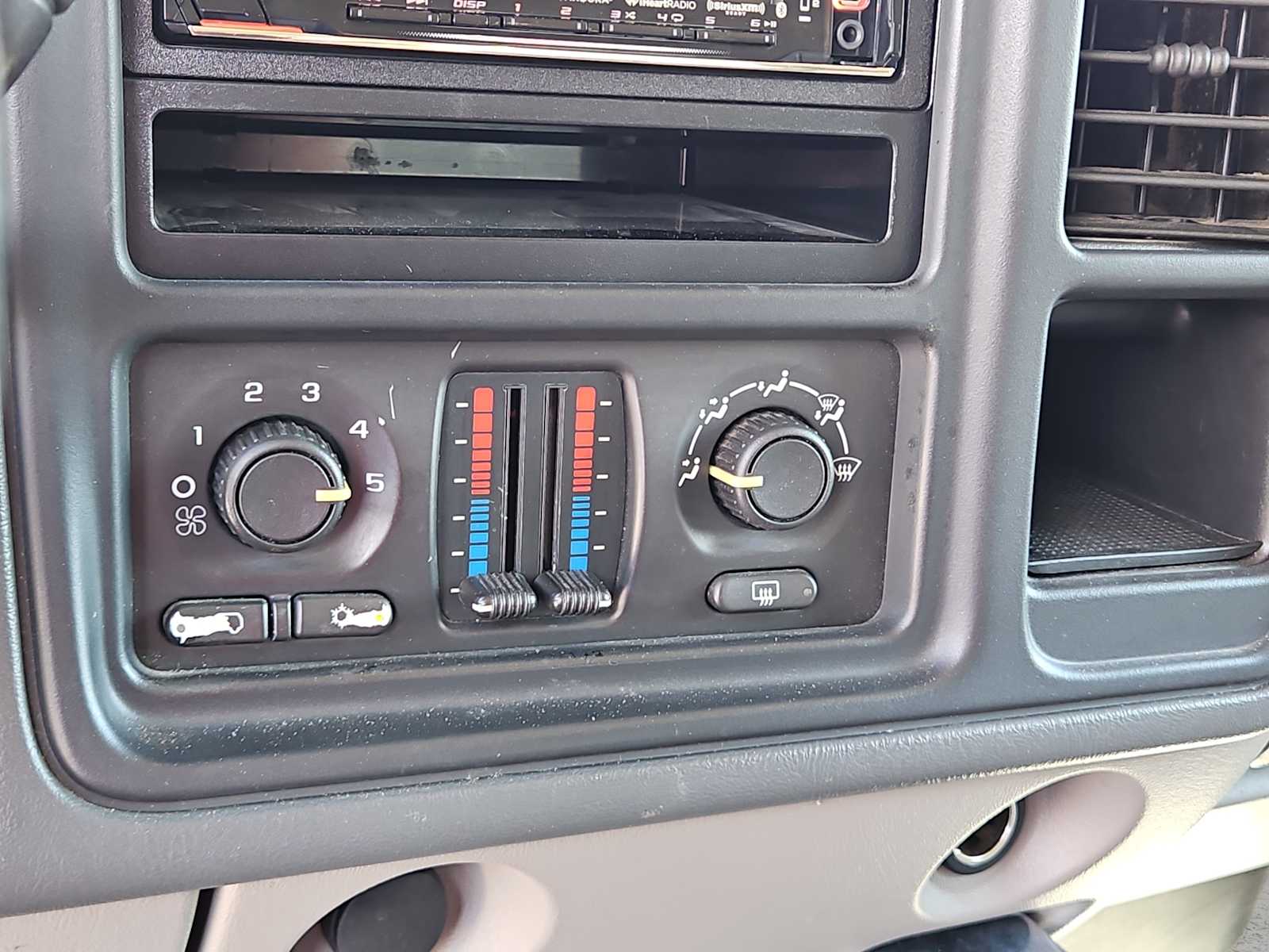 Thumbnail: 2003 Chevrolet Tahoe - 22