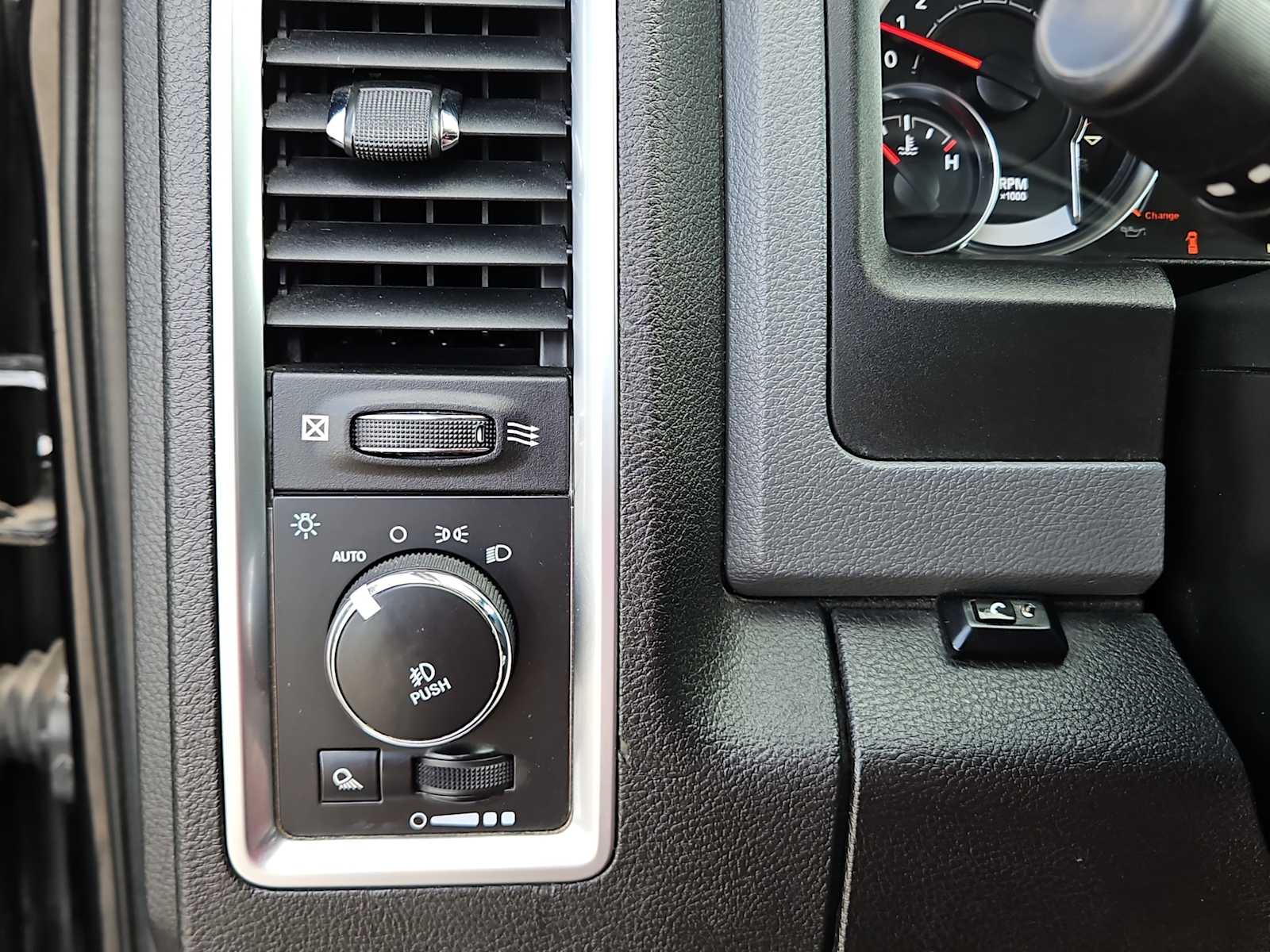 Thumbnail: 2019 RAM 1500 Classic - 20