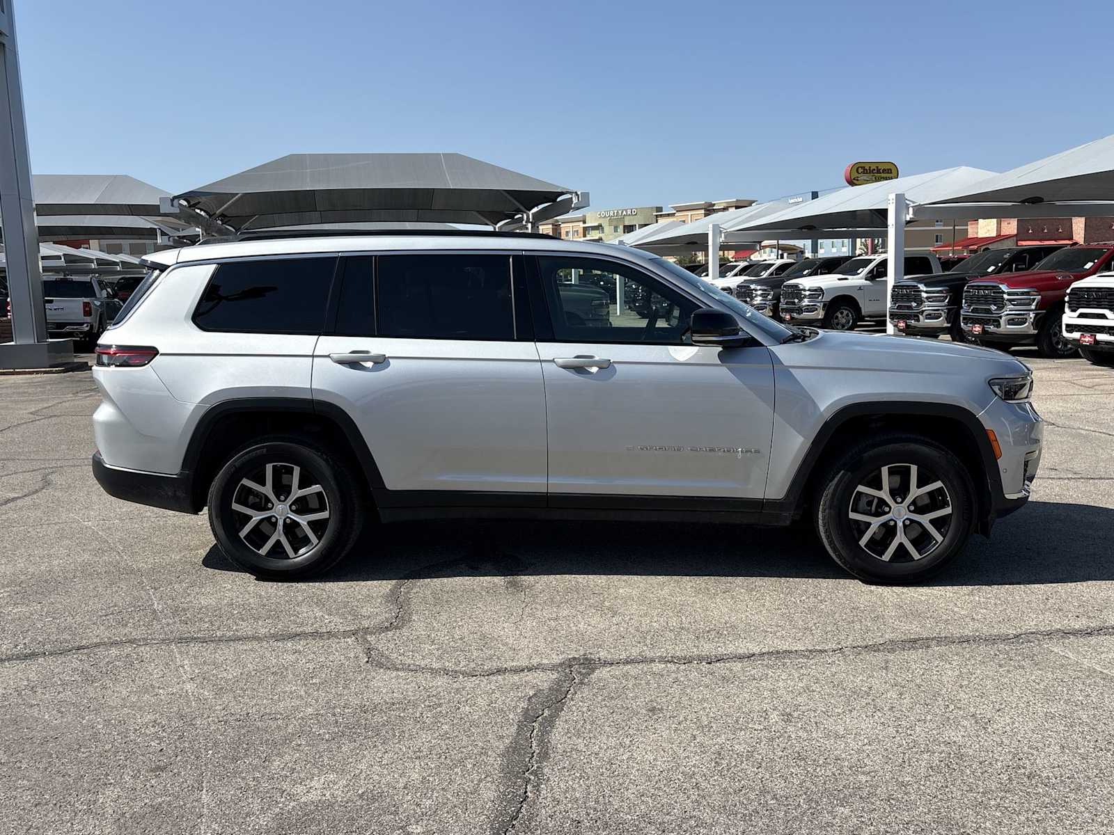 Thumbnail: 2024 Jeep Grand Cherokee L - 9