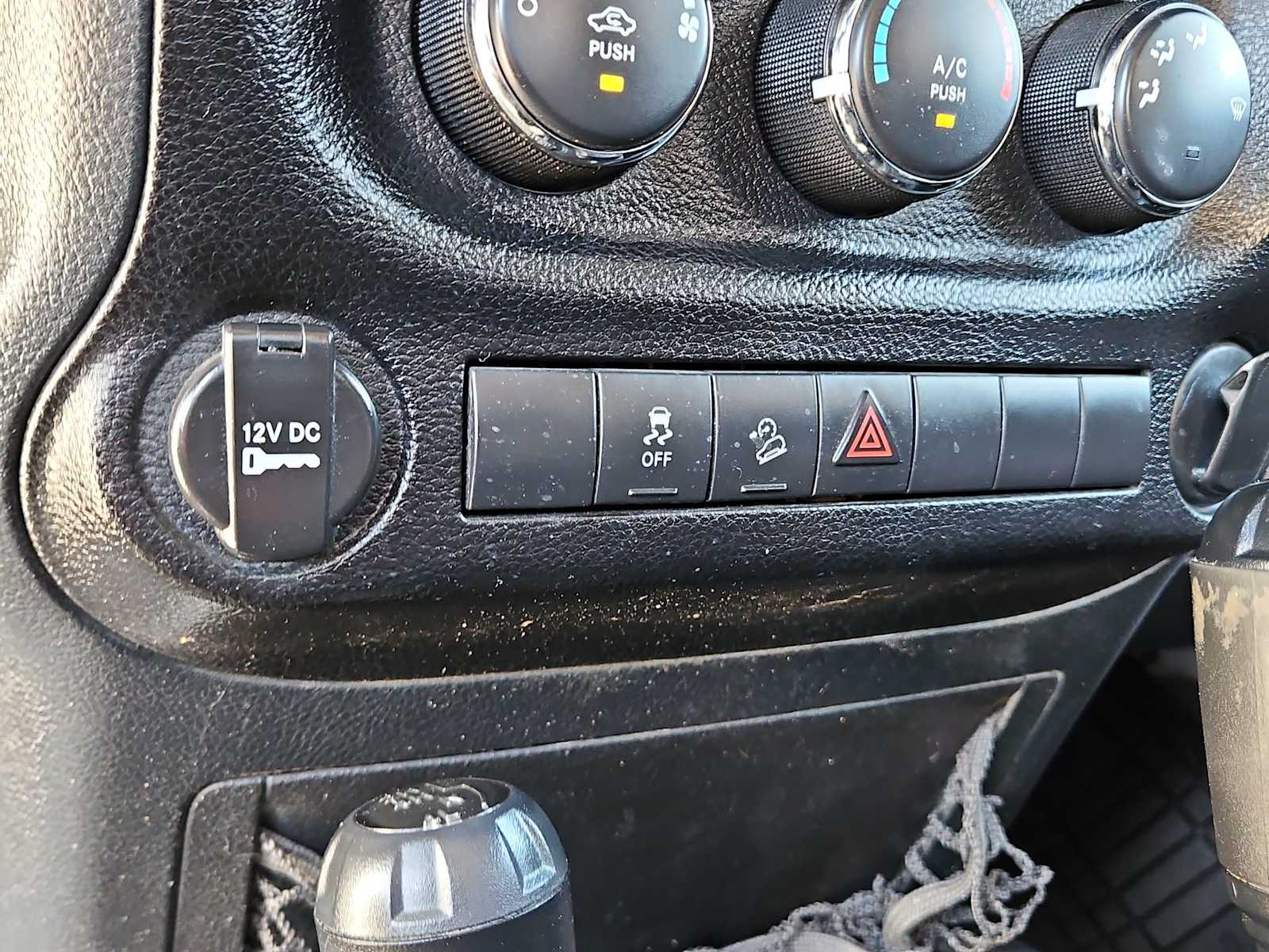 Thumbnail: 2011 Jeep Wrangler - 27