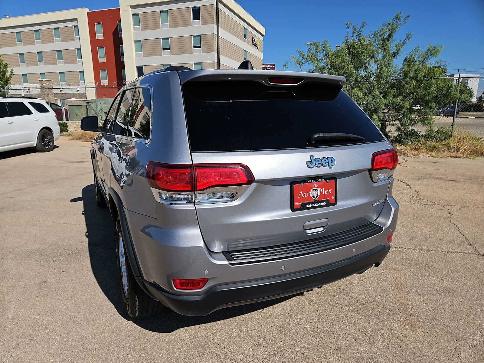 Thumbnail: 2020 Jeep Grand Cherokee - 12