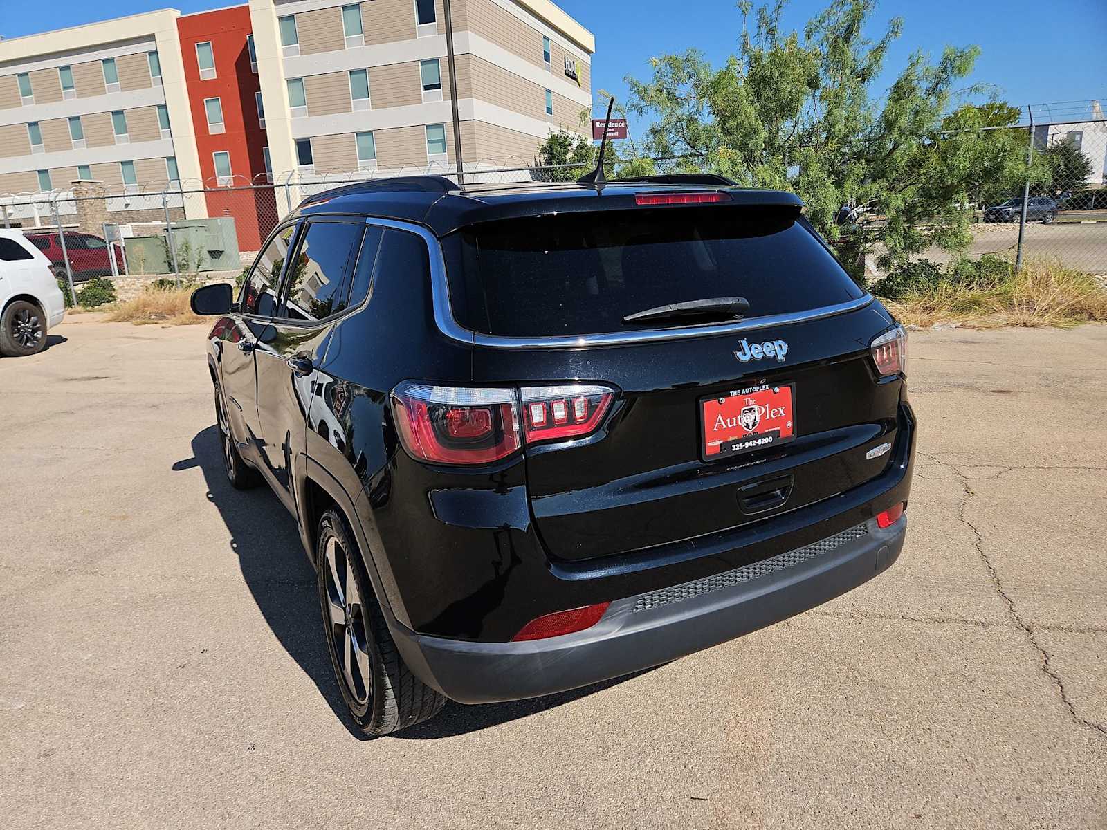 Thumbnail: 2018 Jeep Compass - 12