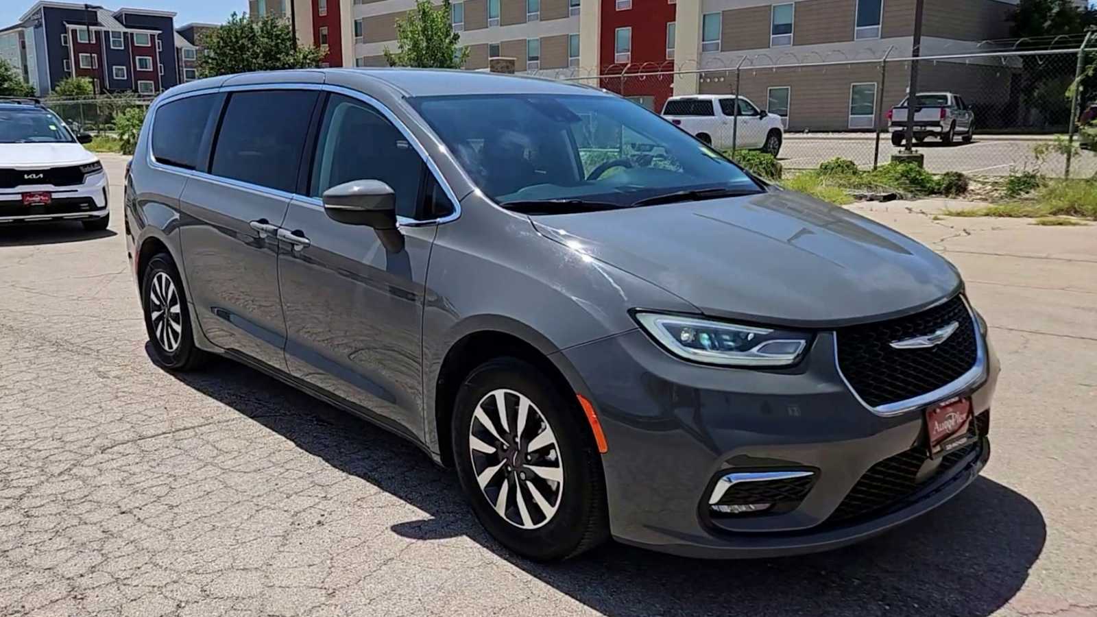 Thumbnail: 2023 Chrysler Pacifica - 2