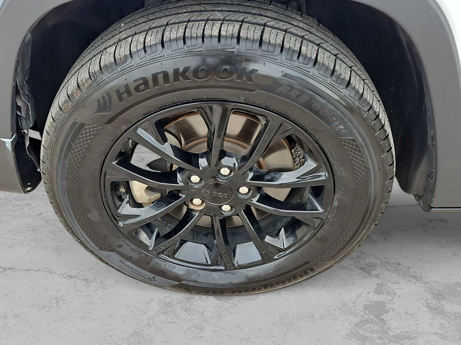 Thumbnail: 2023 Jeep Cherokee - 12