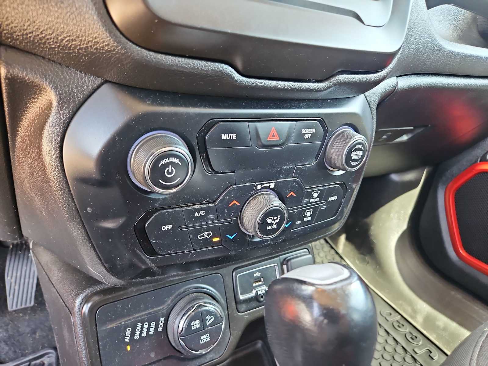 2020 Jeep Renegade Trailhawk 28