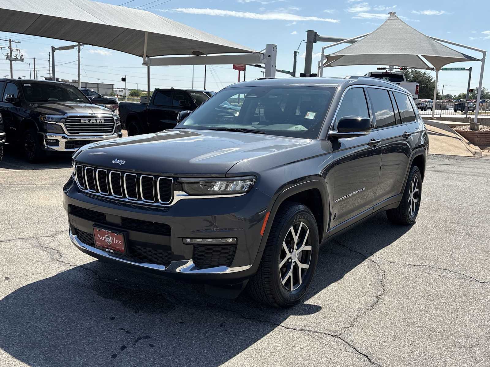 Thumbnail: 2023 Jeep Grand Cherokee - 4