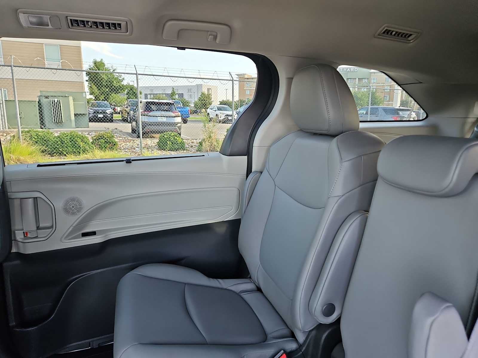 Thumbnail: 2022 Toyota Sienna - 18