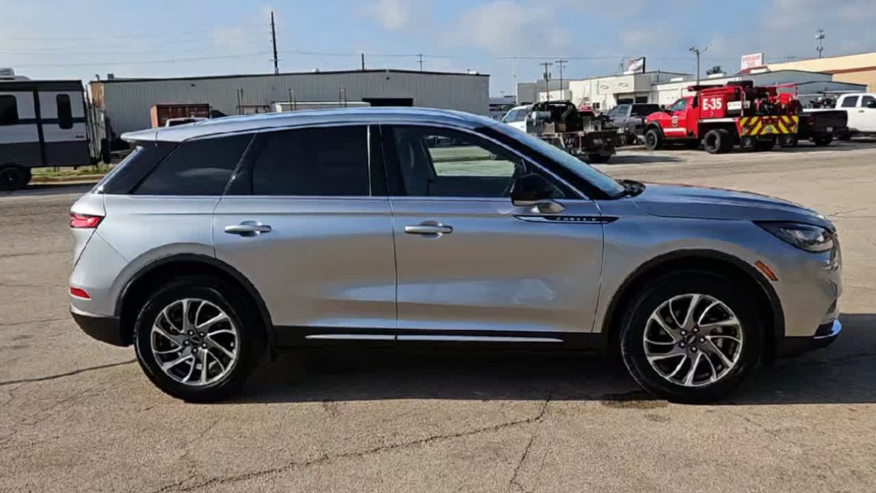 Thumbnail: 2022 Lincoln Corsair - 9