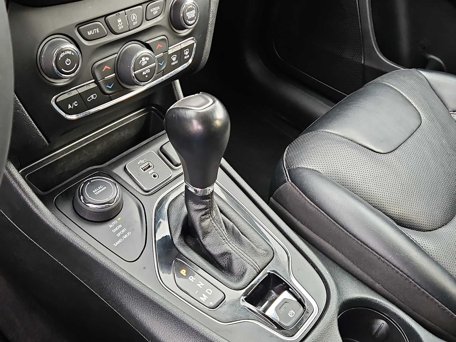 Thumbnail: 2023 Jeep Cherokee - 20