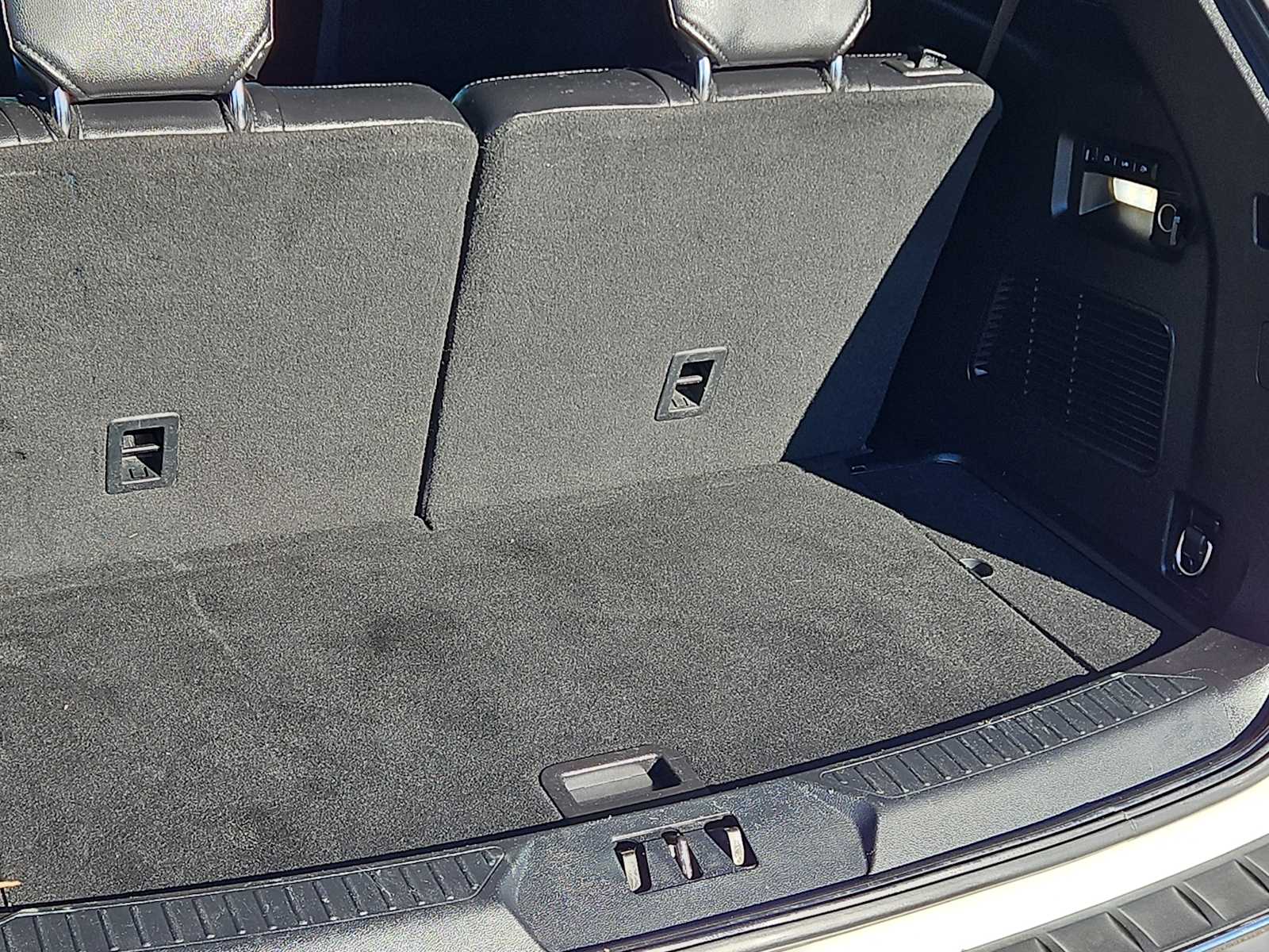 Thumbnail: 2020 Ford Explorer - 23