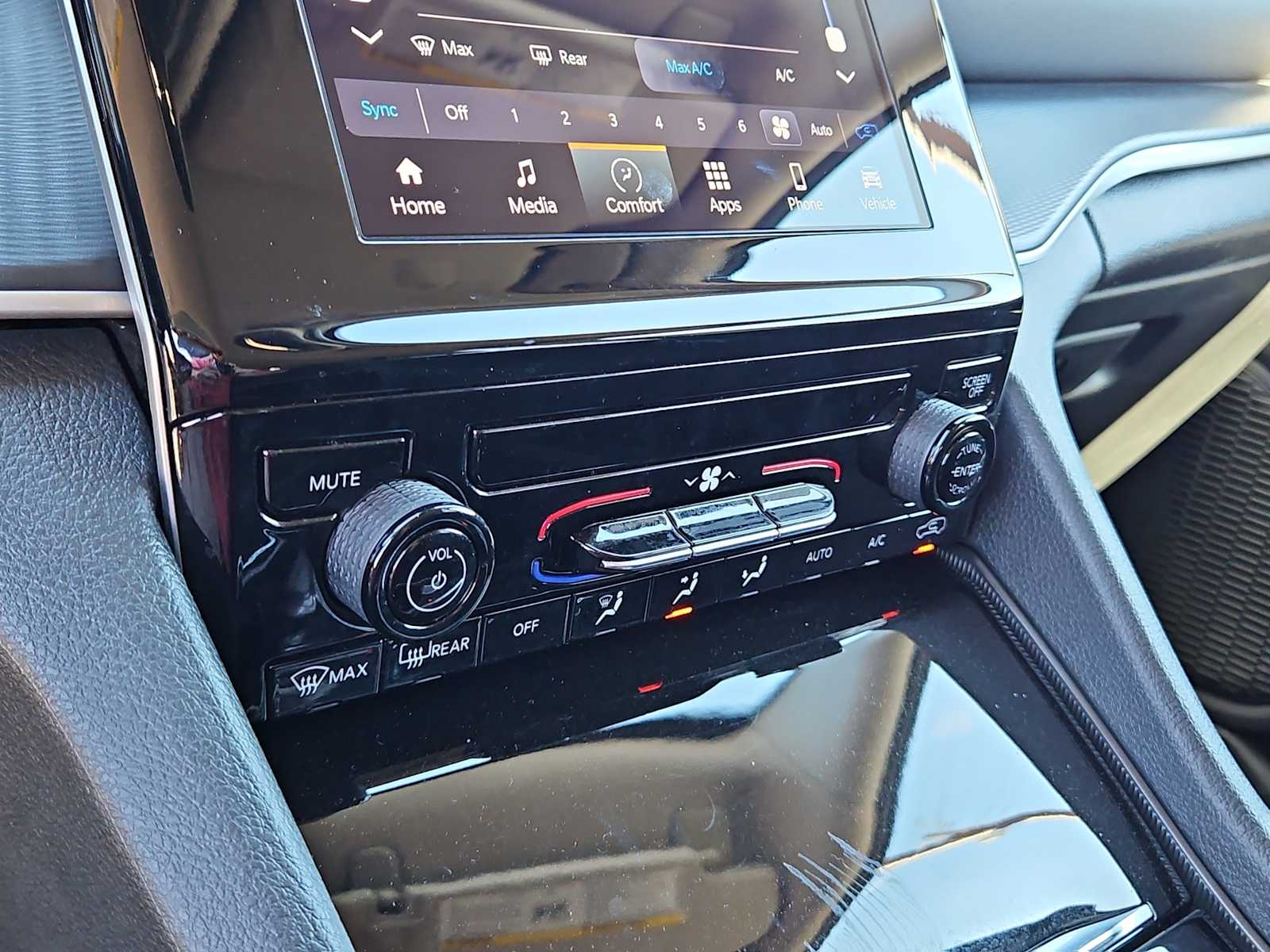 Thumbnail: 2024 Jeep Grand Cherokee L - 24