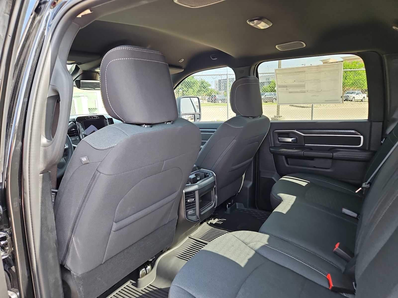 2025 RAM 3500 Big Horn 18