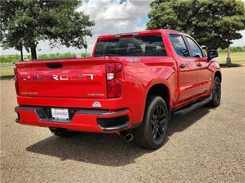 Used 2025 Chevrolet Silverado 1500 Custom 4x4 Crew Cab 5.75 ft. box 147.4 in. WB