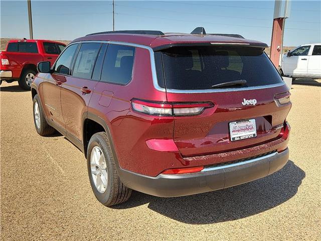 2025 Jeep Grand Cherokee Laredo photo 3