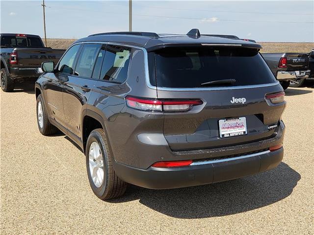 2025 Jeep Grand Cherokee Laredo photo 2