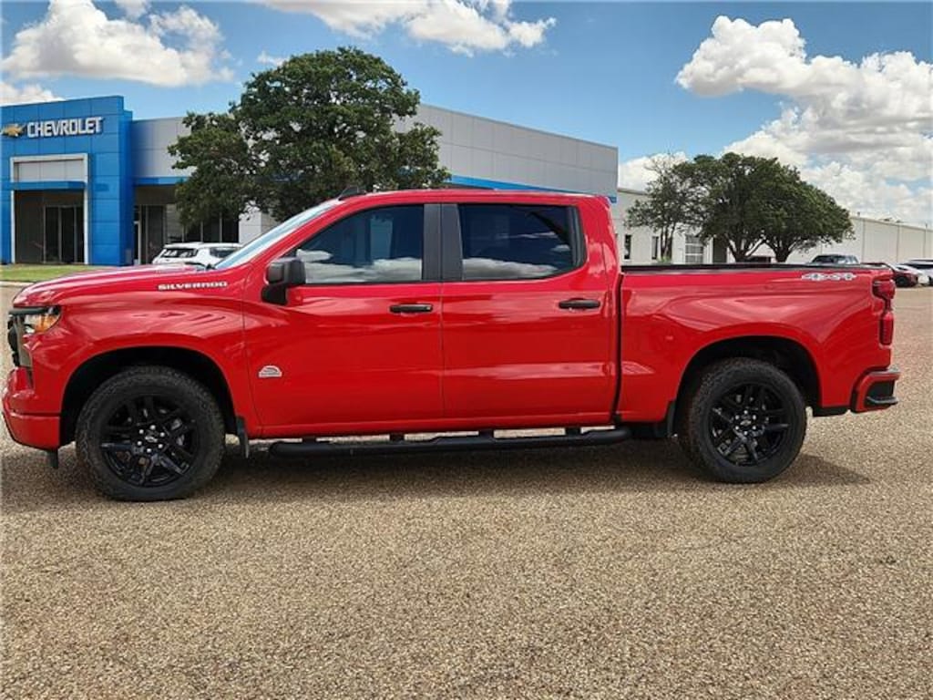 Used 2025 Chevrolet Silverado 1500 Custom 4x4 Crew Cab 5.75 ft. box 147.4 in. WB