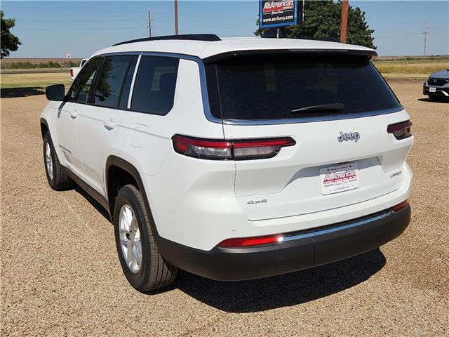 2025 Jeep Grand Cherokee Laredo photo 3