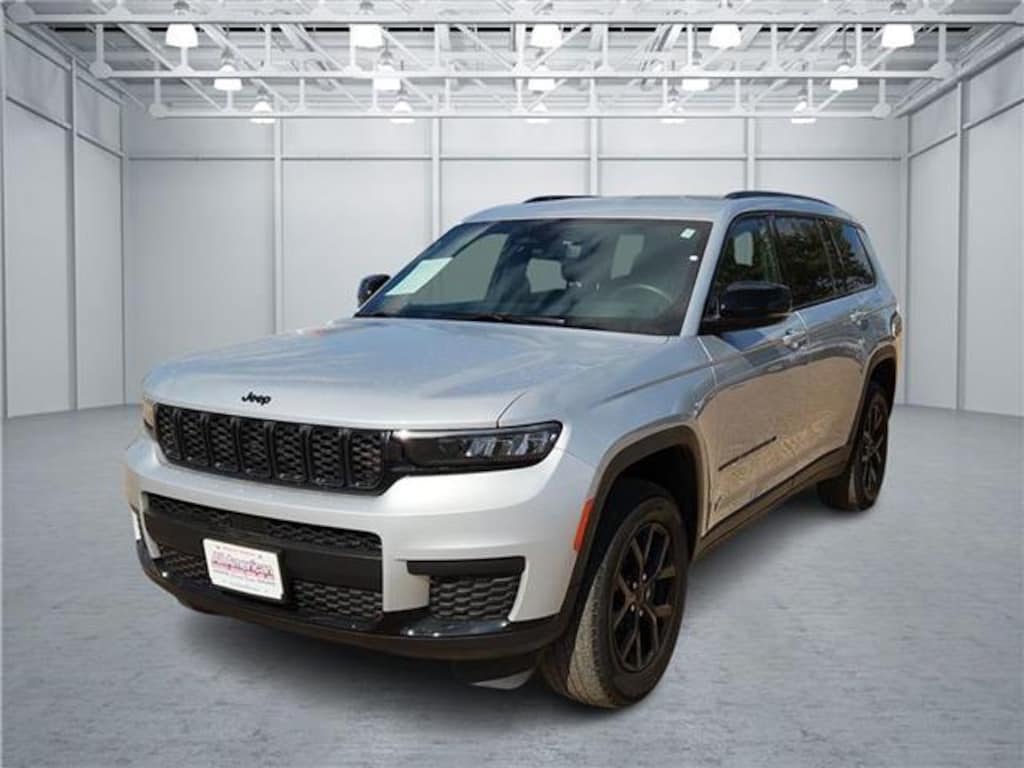 Used 2024 Jeep Grand Cherokee L Altitude 4x4