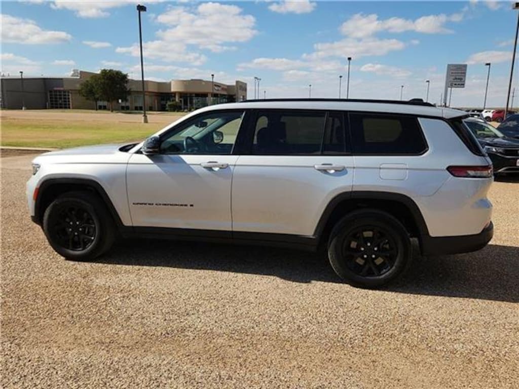 Used 2024 Jeep Grand Cherokee L Altitude 4x4