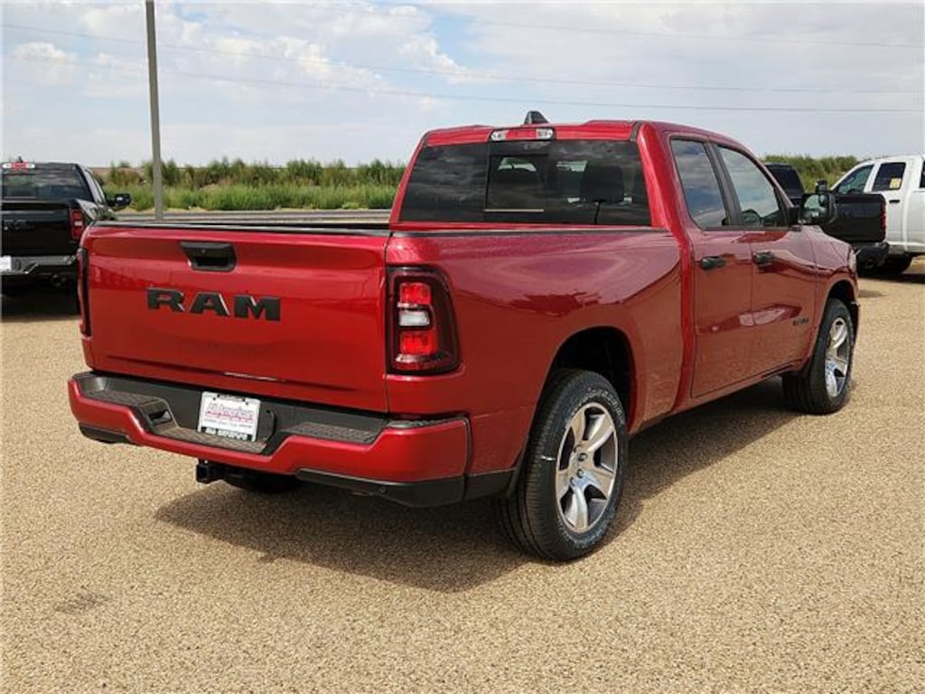 New 2026 Ram 1500 EXPRESS QUAD CAB 4X2 6'4 BOX Pickup