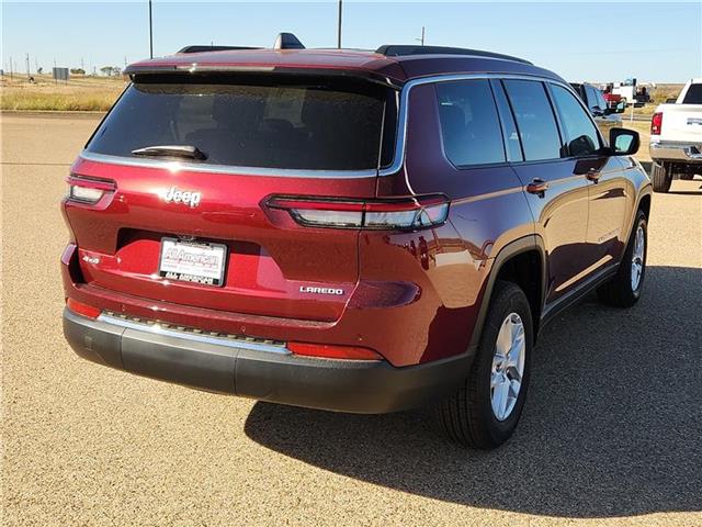2025 Jeep Grand Cherokee Laredo photo 4