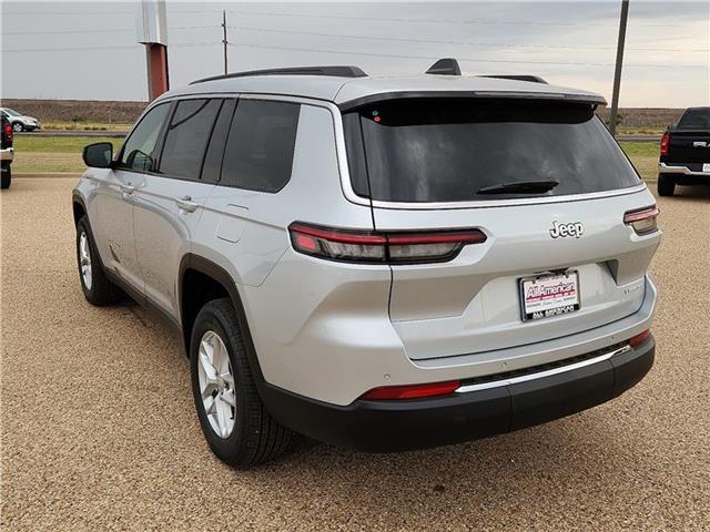 2025 Jeep Grand Cherokee Laredo photo 3