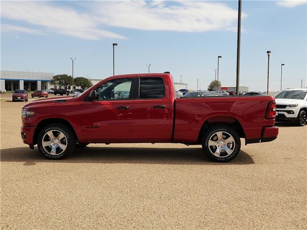 New 2026 Ram 1500 EXPRESS QUAD CAB 4X2 6'4 BOX Pickup