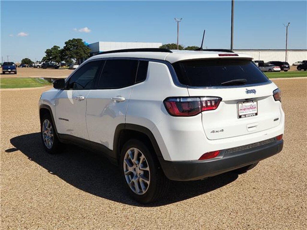 Used 2024 Jeep Compass Latitude Lux 4x4