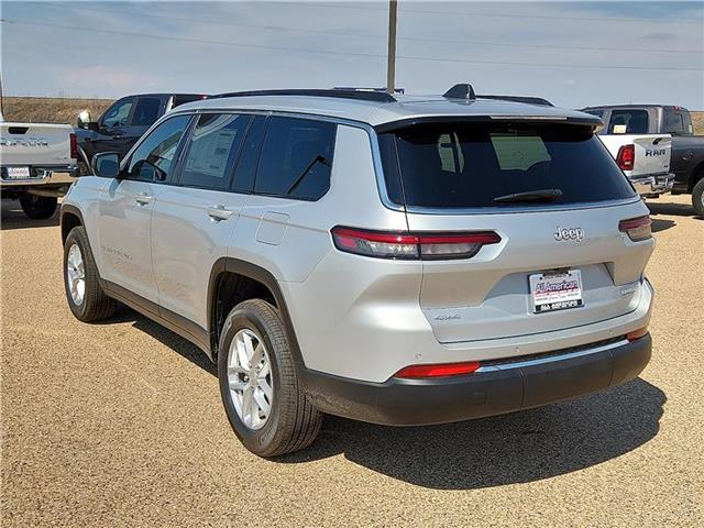 2025 Jeep Grand Cherokee Laredo photo 2