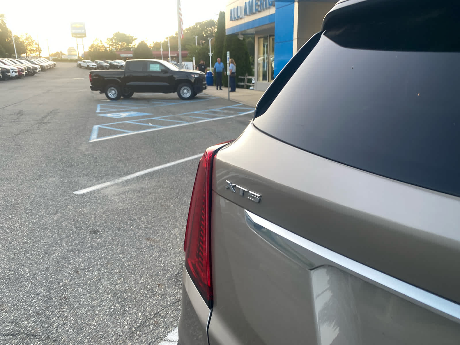 2022 Cadillac XT5 Premium Luxury photo 2