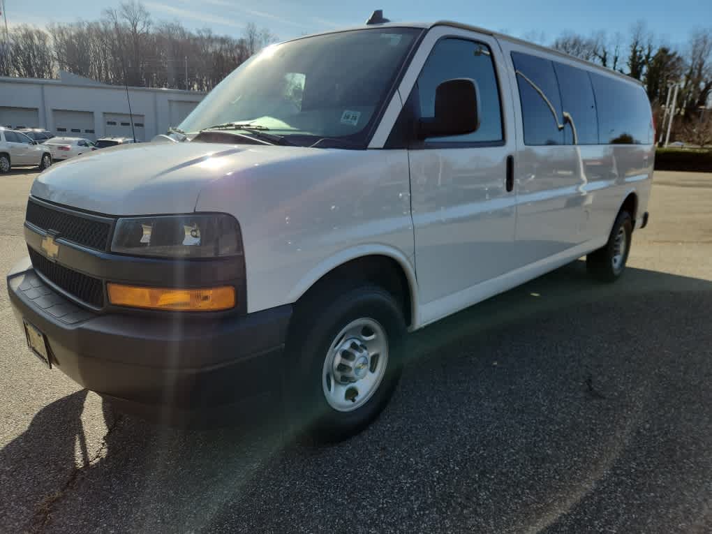 2023 Chevrolet Express Passenger LS's photo