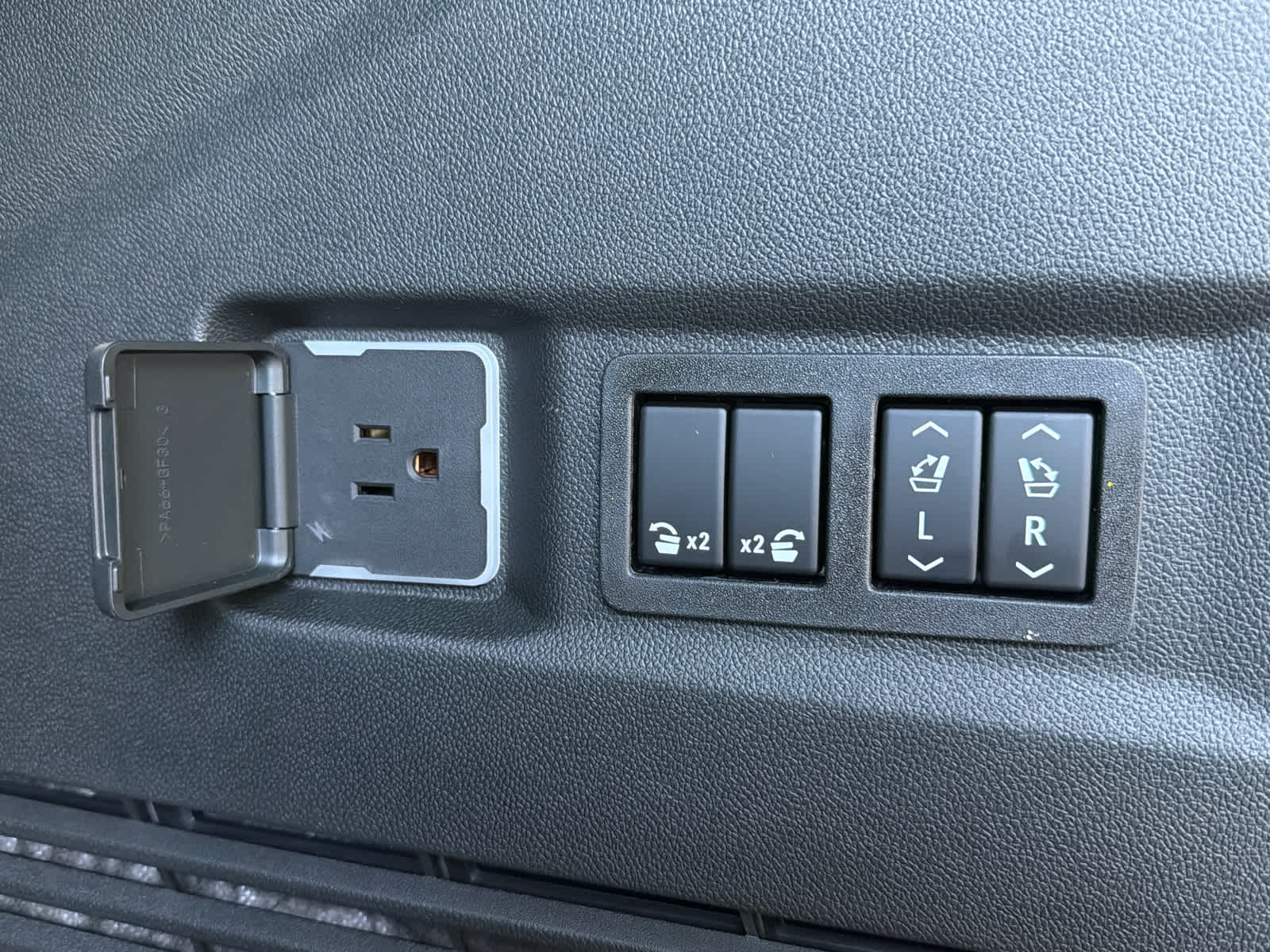 2026 Chevrolet Tahoe Premier - Photo 10