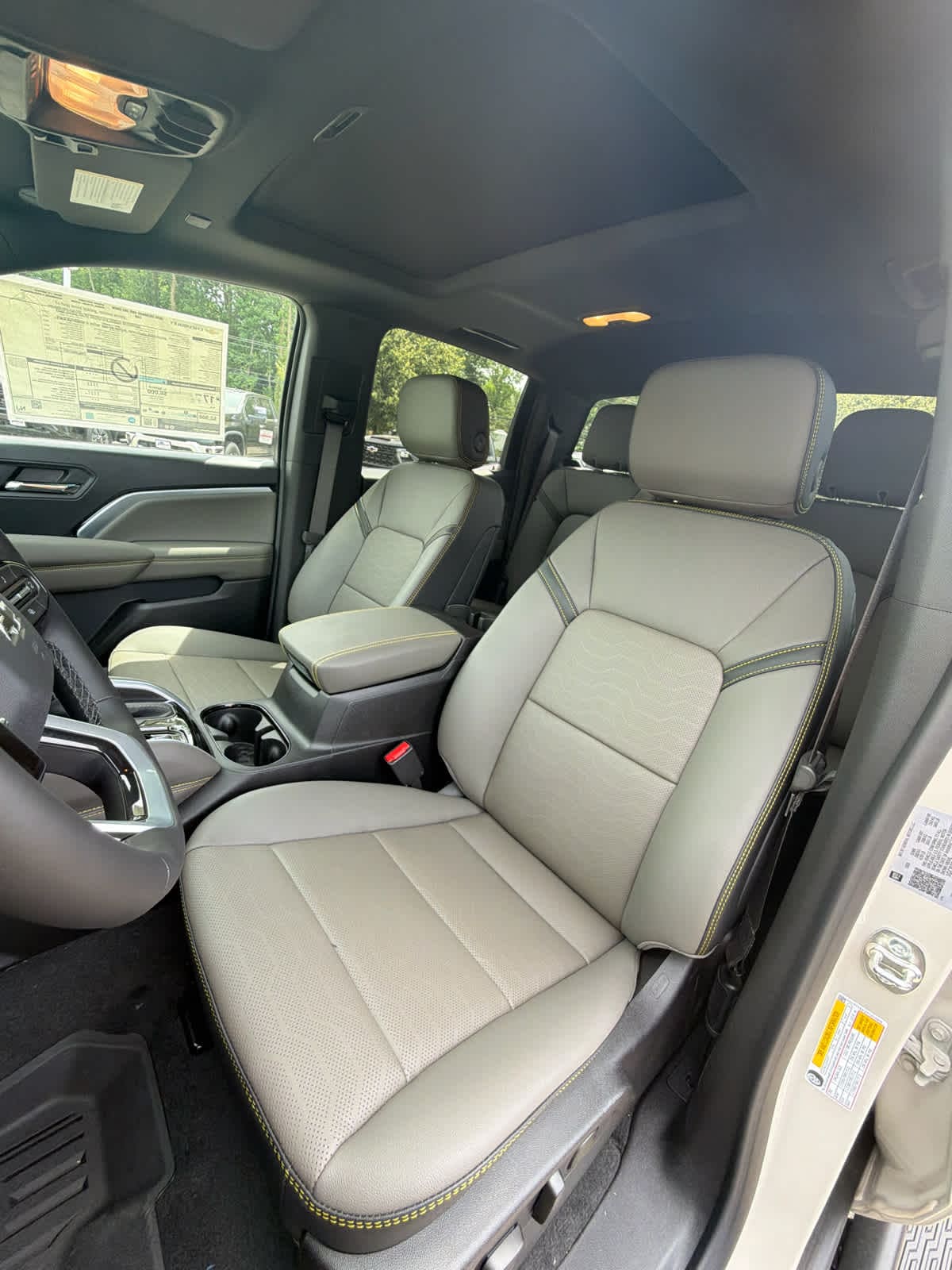 2026 Chevrolet Colorado ZR2 - Photo 18